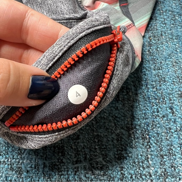 Lululemon Low Rise Speed Shorts in Alarming Ombre Vertical Stripe Size 4 - Picture 6 of 7